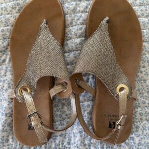 White Mountain Women's Metallic Gold T-Strap Sandals (Aerosoles look a like) six